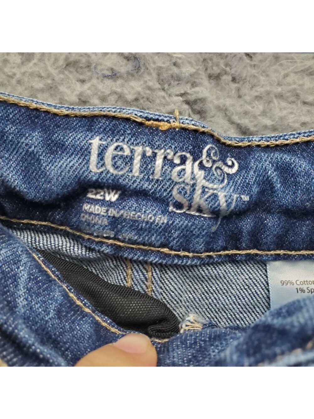 Terra & Sky Shorts Womens 22W Blue Midwash Distressed Raw Hem Stretch Denim - Picture 2 of 12